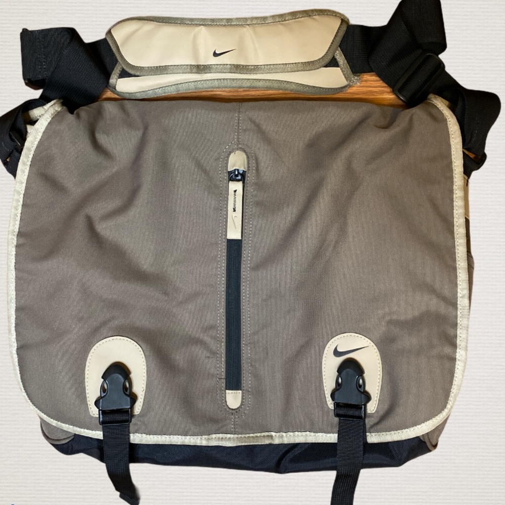 Nike Cordura messenger laptop bag